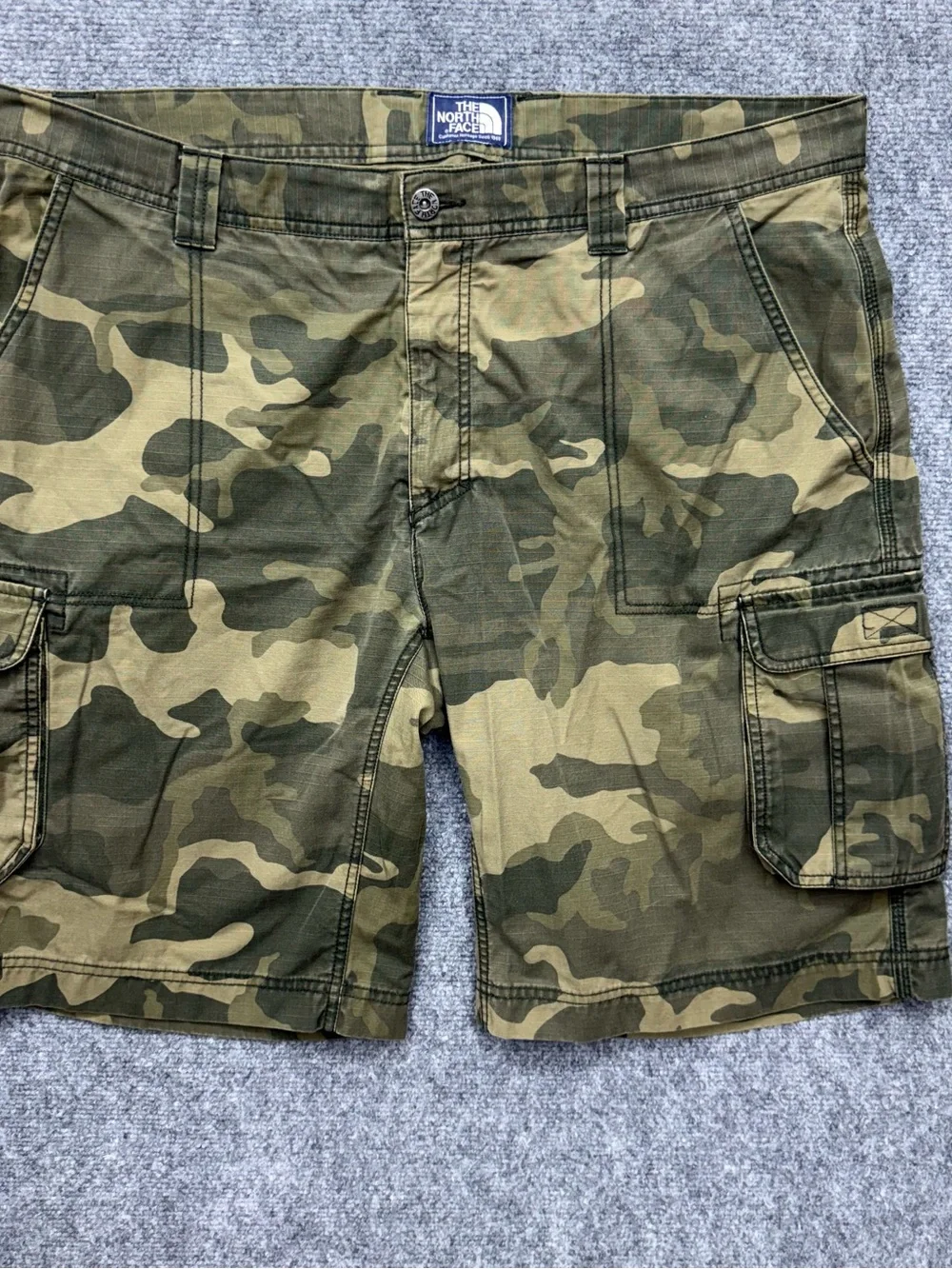 The North Face Camo Cargo Shorts Men's size 40 40x11 Camouflage